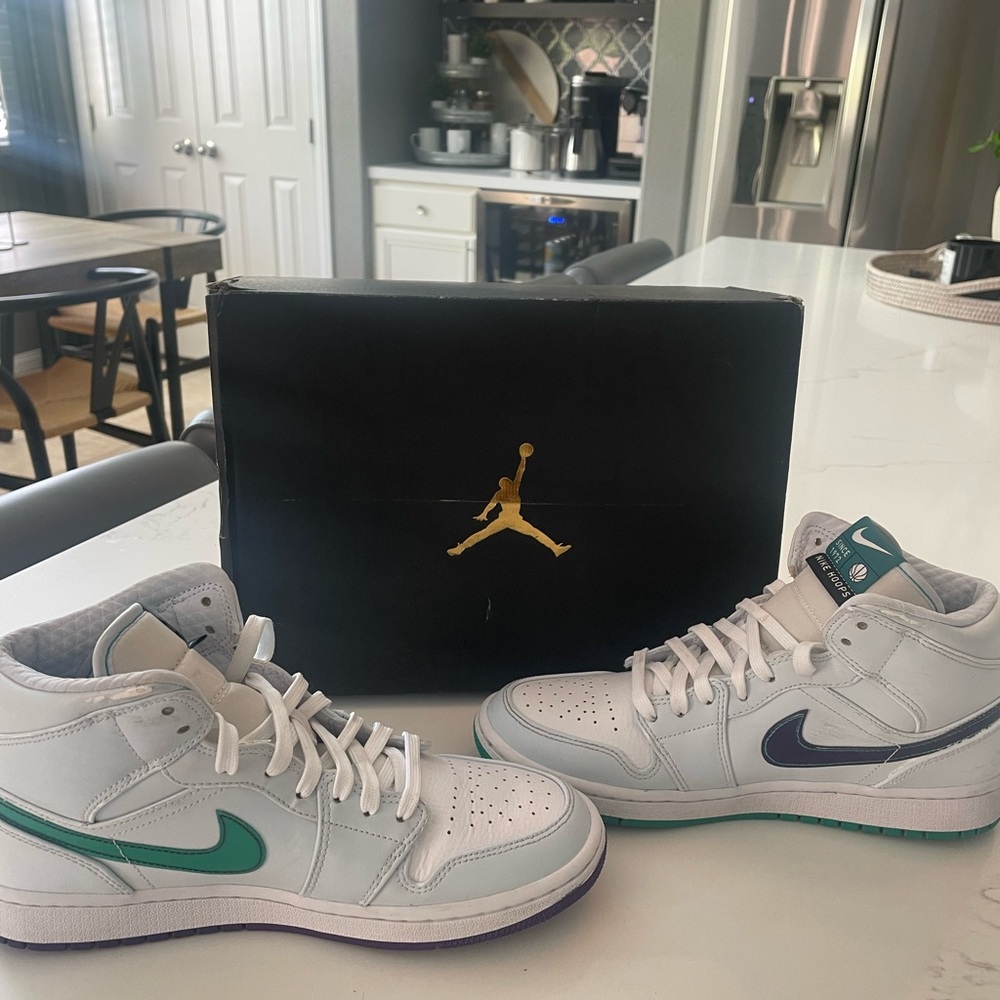 Air Jordan 1 Mid SE 'Luka Doncic' Mens Size 7 White/Eggplant-Aura CW5853 100
